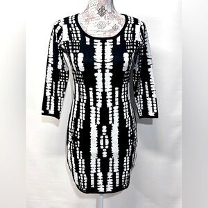 JEANS by BUFFALO Black and white abstract print sweater size M.‎